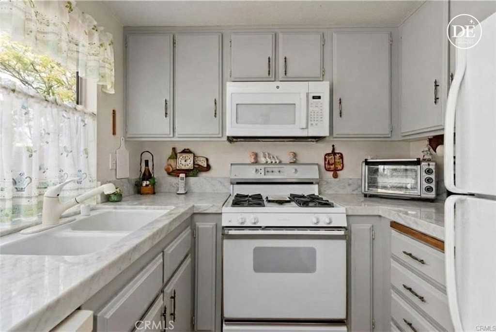 672 La Quinta Drive Property Photo 9
