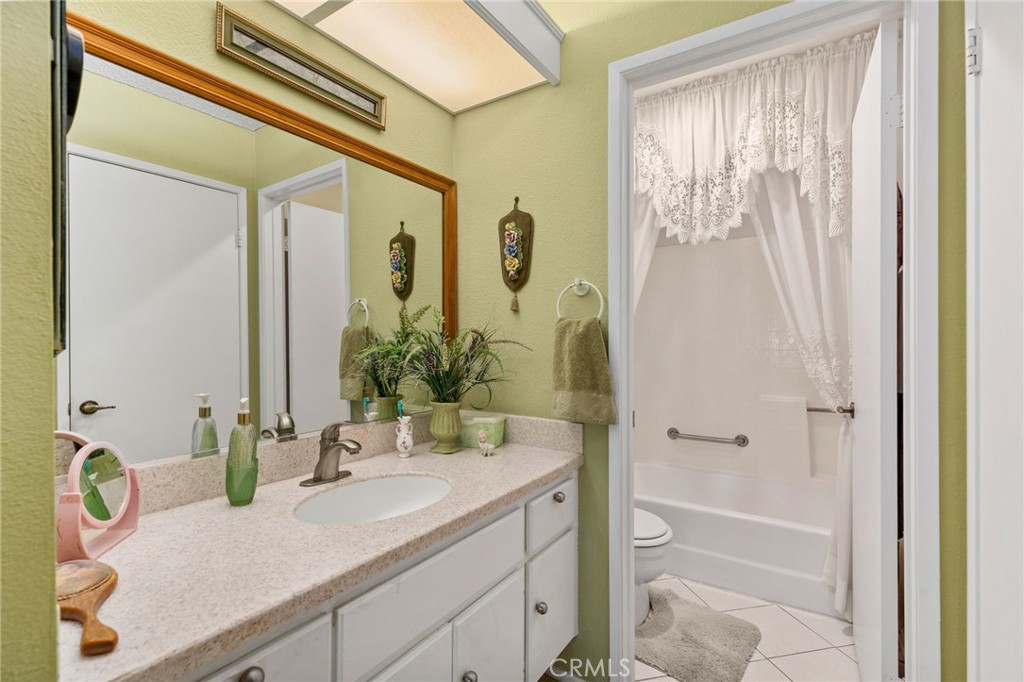 672 La Quinta Drive Property Photo 11