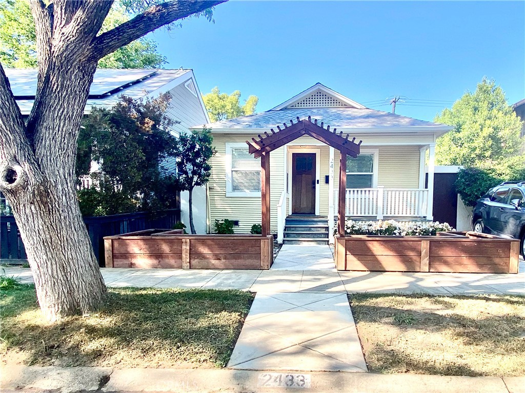 2433 Castro Way