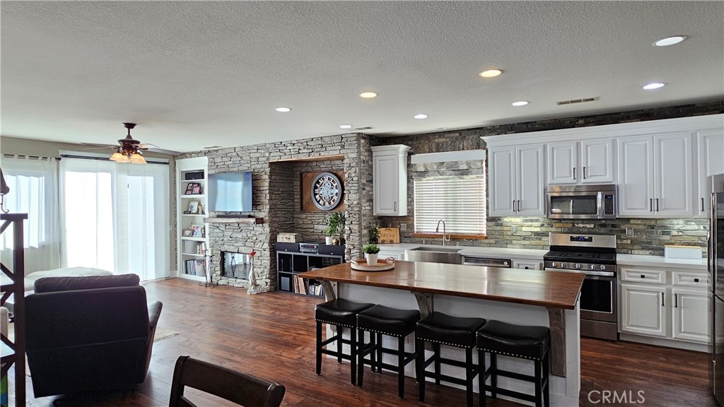 13817 Grant Way Property Photo 3