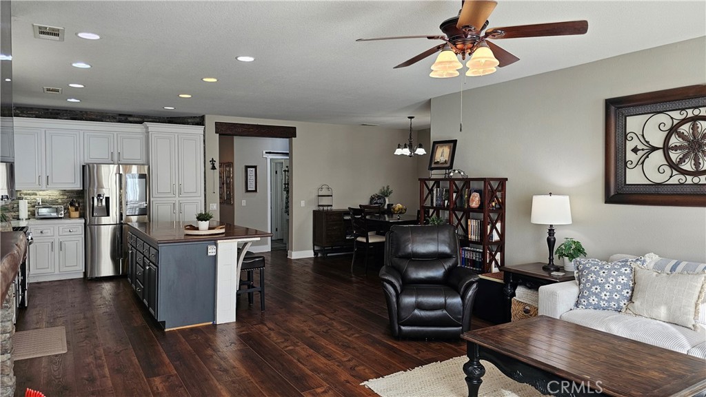 13817 Grant Way Property Photo 4
