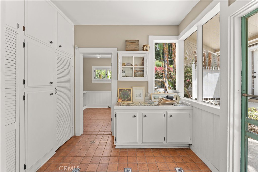 16 Campbell Avenue Property Photo 25
