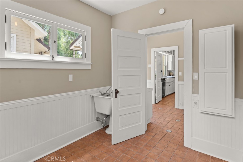 16 Campbell Avenue Property Photo 27