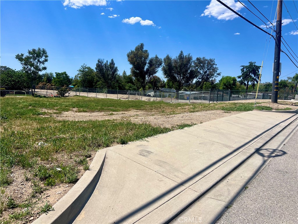 12858 13th Street Property Photo 5