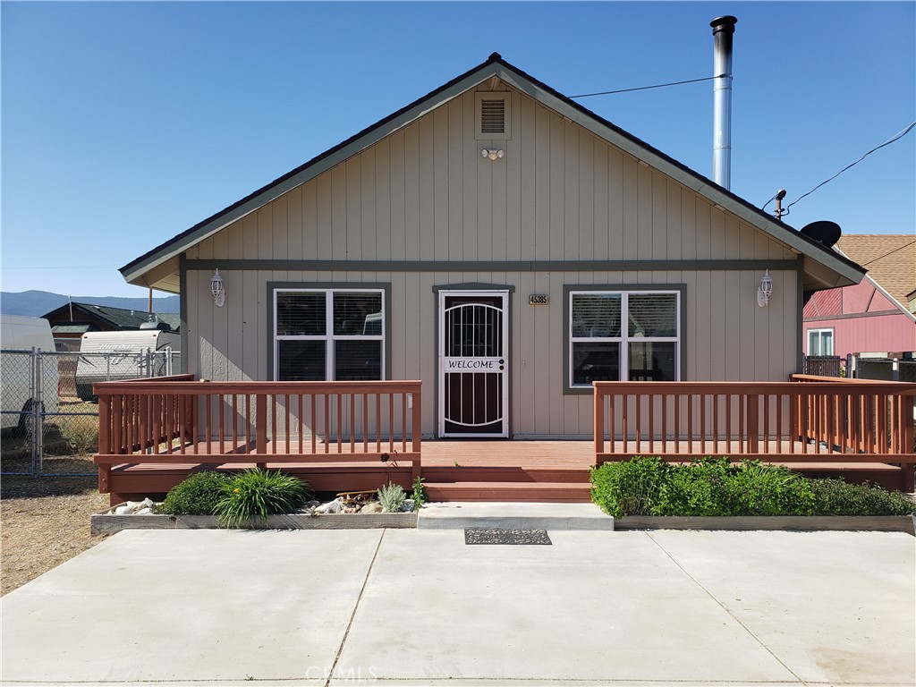 45385 5th Street Property Photo 1