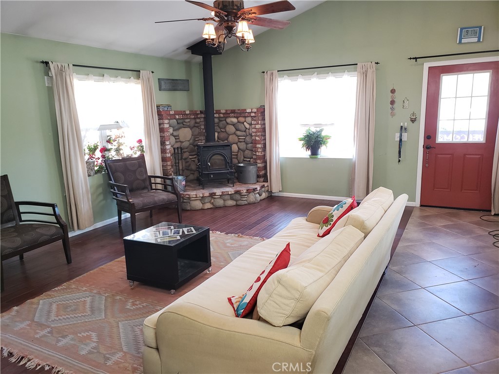 45385 5th Street Property Photo 3