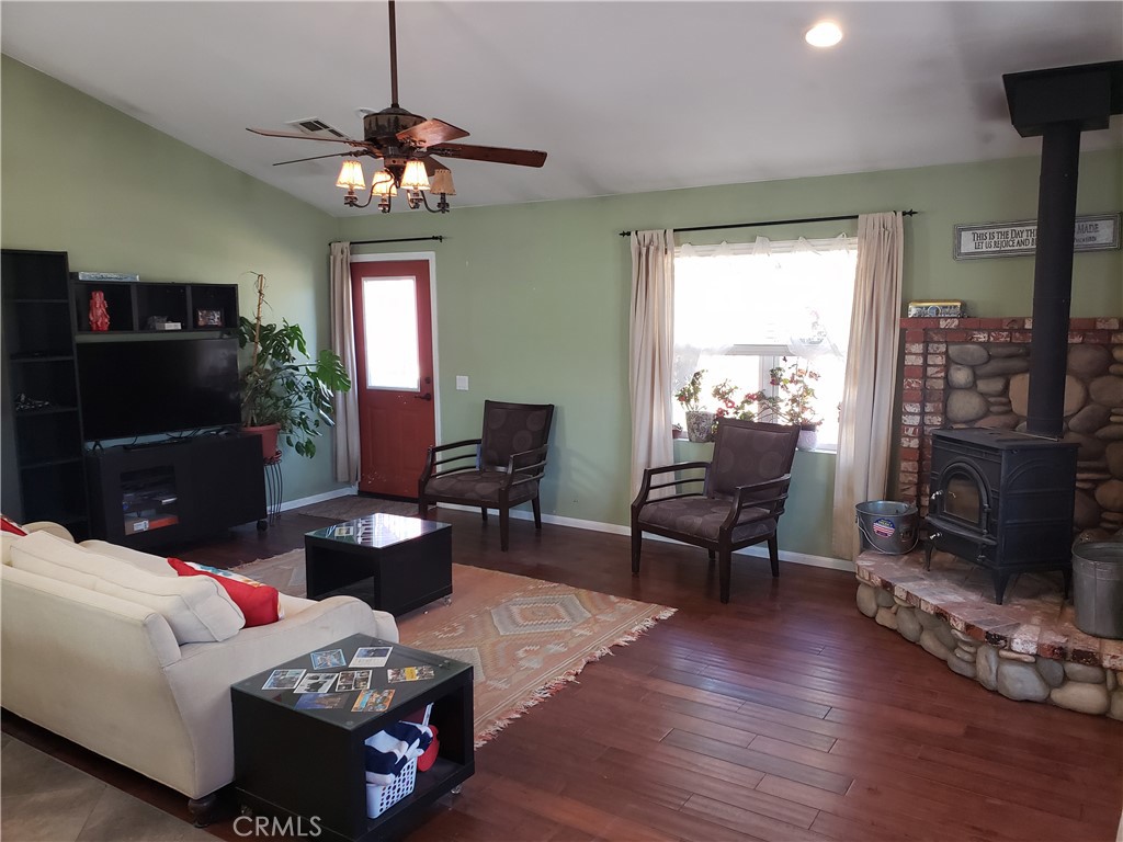 45385 5th Street Property Photo 5