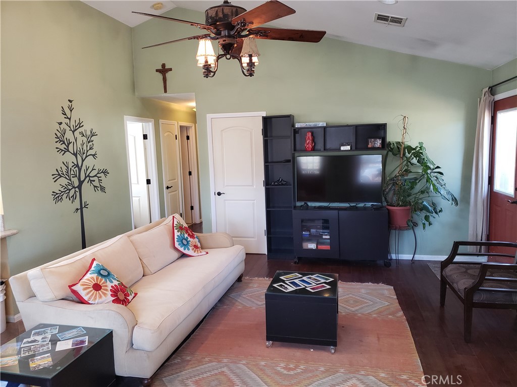 45385 5th Street Property Photo 6