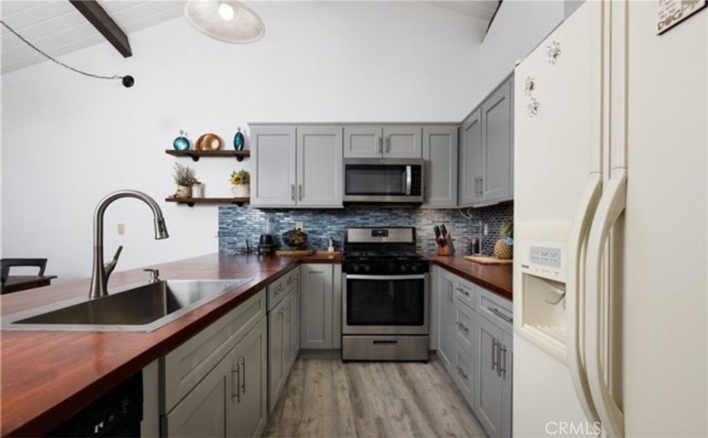 872 Sierra Vista Drive 10 Property Photo 6