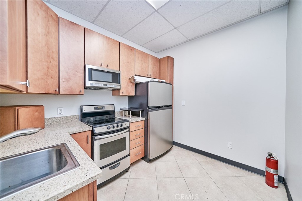 1175 Warner Avenue Property Photo 16
