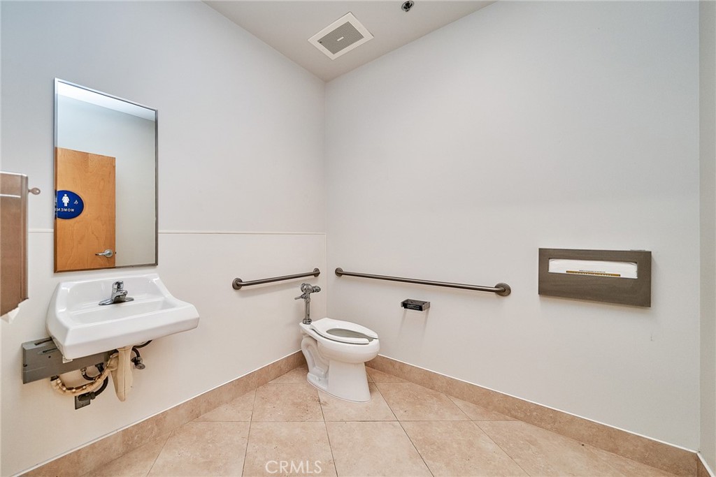 1175 Warner Avenue Property Photo 18