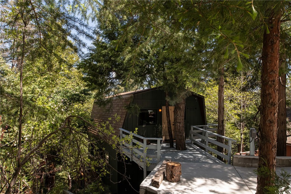 26486 Forest Lane Property Photo 2