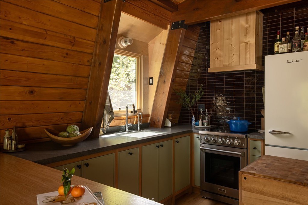 26486 Forest Lane Property Photo 6