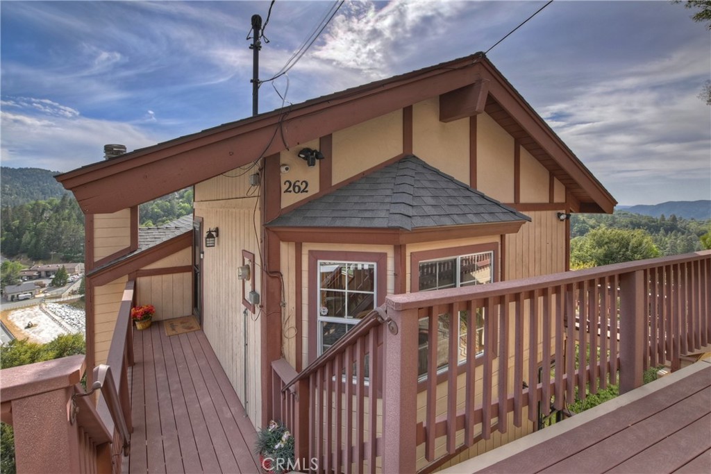262 Delle Drive Property Photo 3