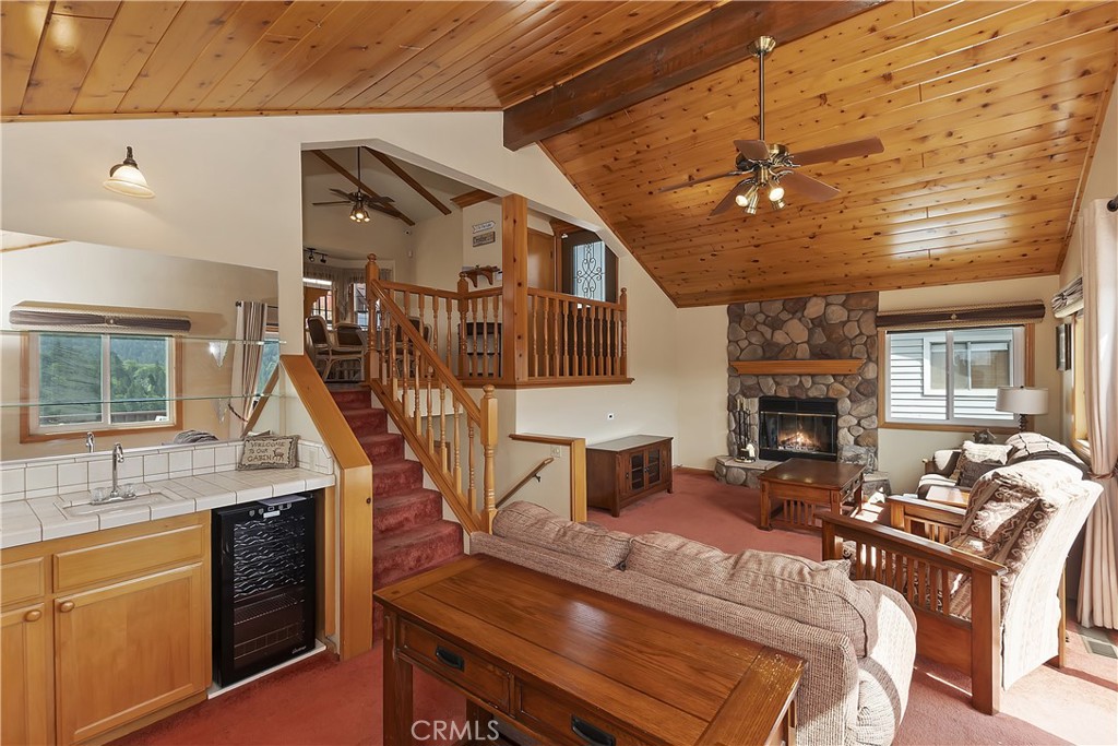 262 Delle Drive Property Photo 6