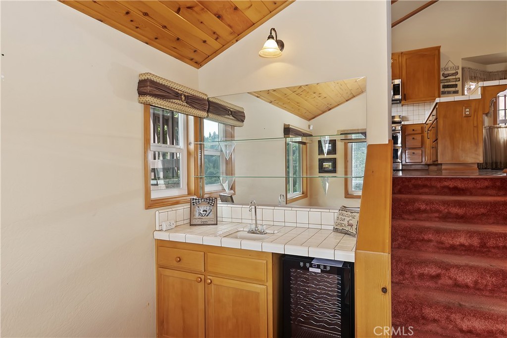 262 Delle Drive Property Photo 8