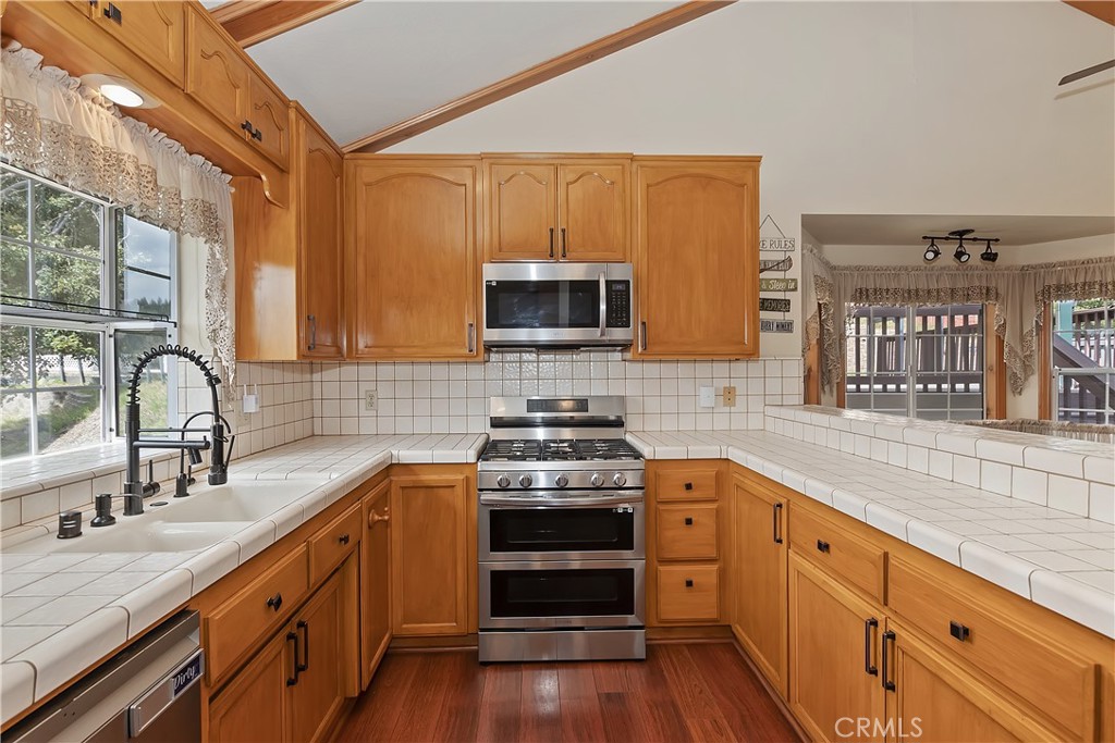 262 Delle Drive Property Photo 16