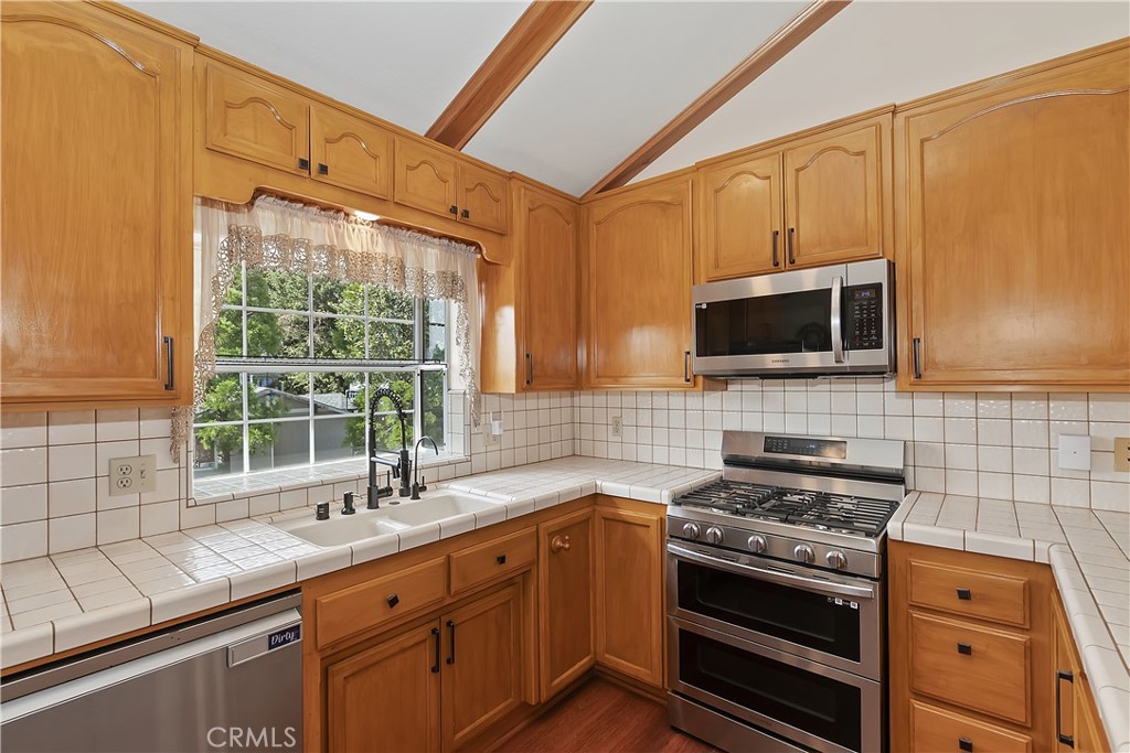 262 Delle Drive Property Photo 17