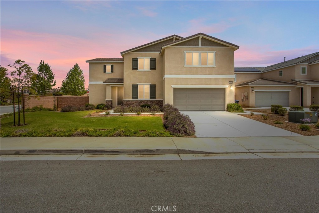 1004 Violet Court Property Photo 1
