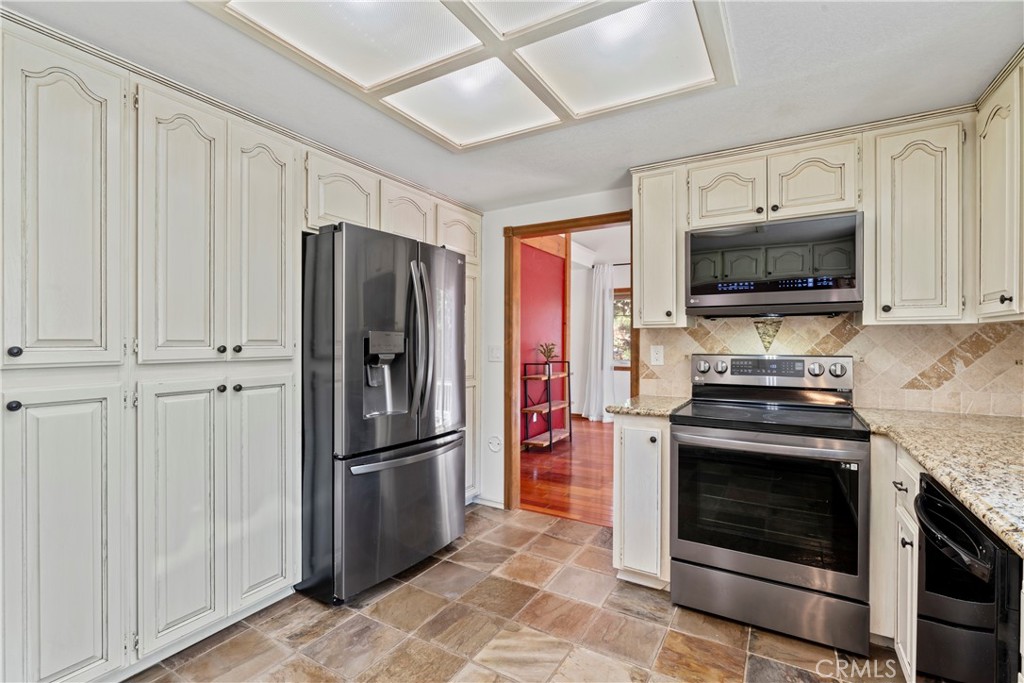 26061 Augusta Drive Property Photo 8
