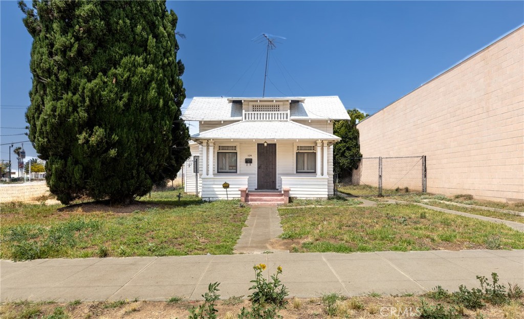 124 S Olive Avenue Property Photo 1