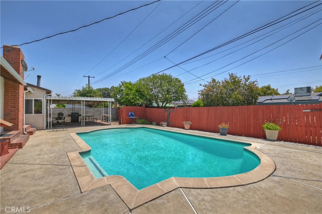 1255 E 25th Street Property Photo 5