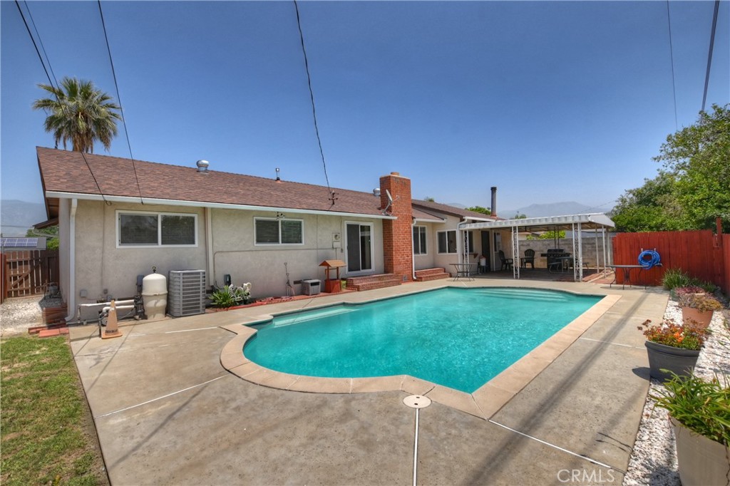 1255 E 25th Street Property Photo 7