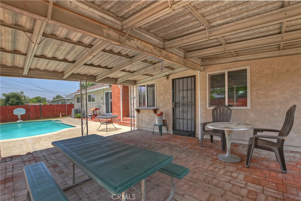 1255 E 25th Street Property Photo 8