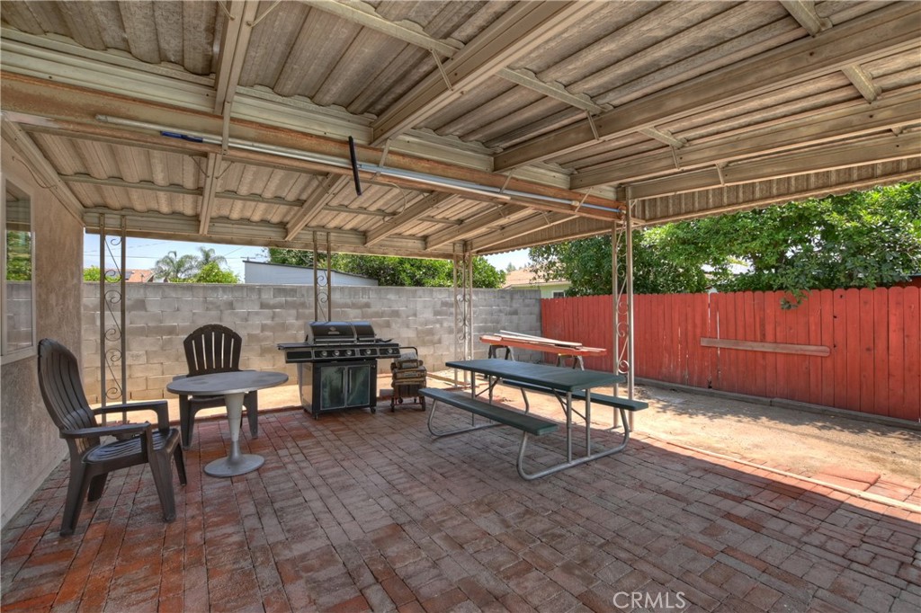 1255 E 25th Street Property Photo 9