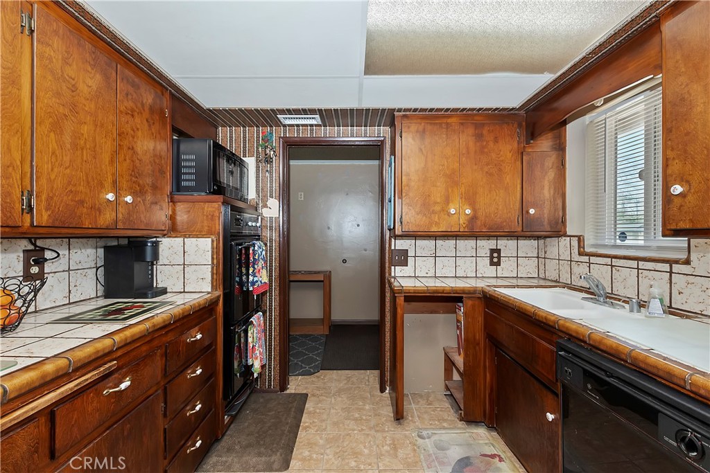 1255 E 25th Street Property Photo 14