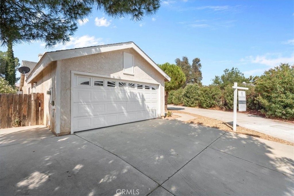 14237 Poplar Street Property Photo 2