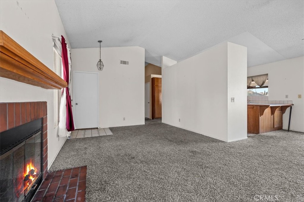 14237 Poplar Street Property Photo 7