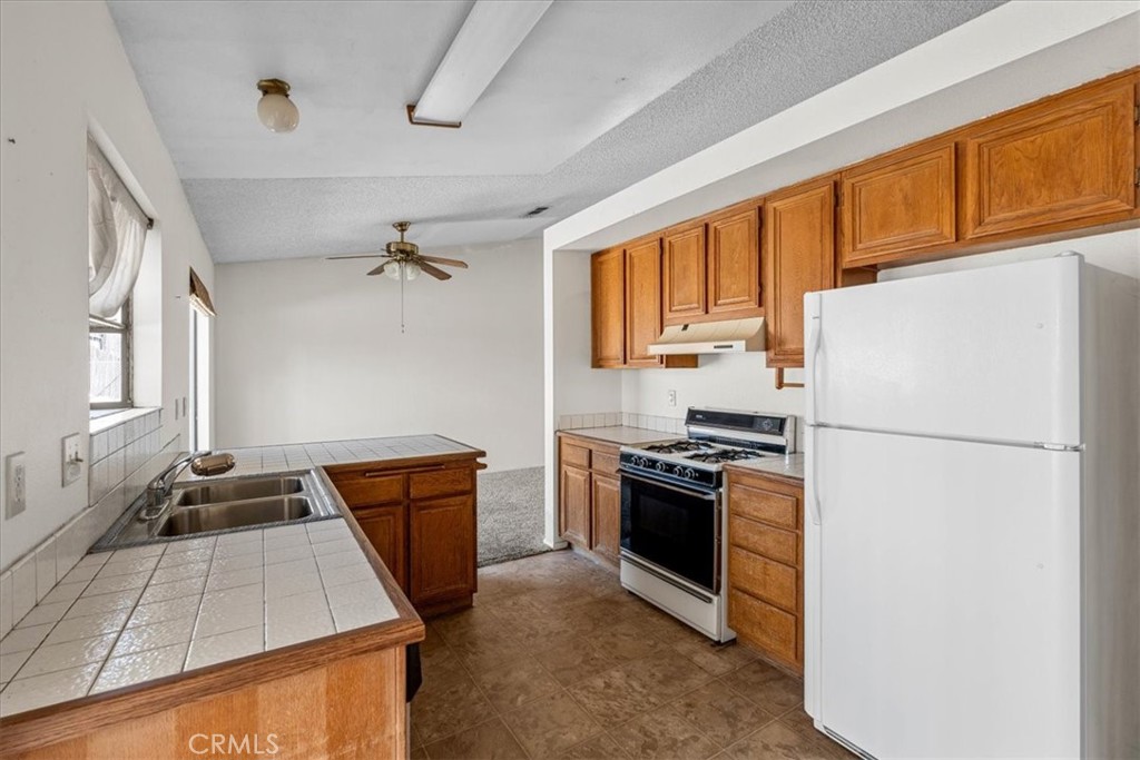 14237 Poplar Street Property Photo 9