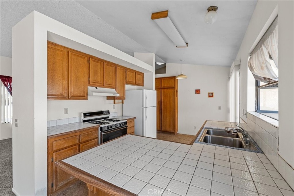 14237 Poplar Street Property Photo 10