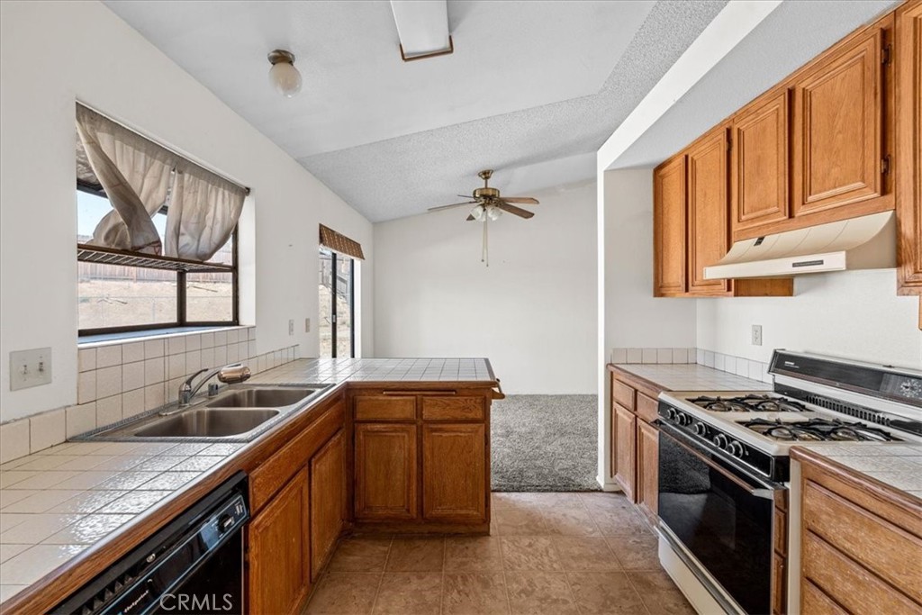 14237 Poplar Street Property Photo 11