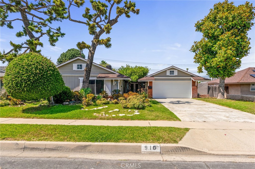 910 E Home Street Property Photo 1