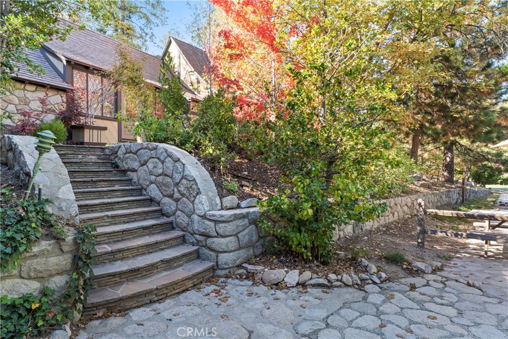 27625 High Knoll Road Property Photo 1