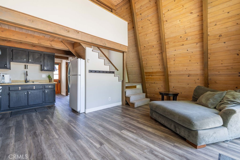 1012 E Fairway Boulevard Property Photo 9