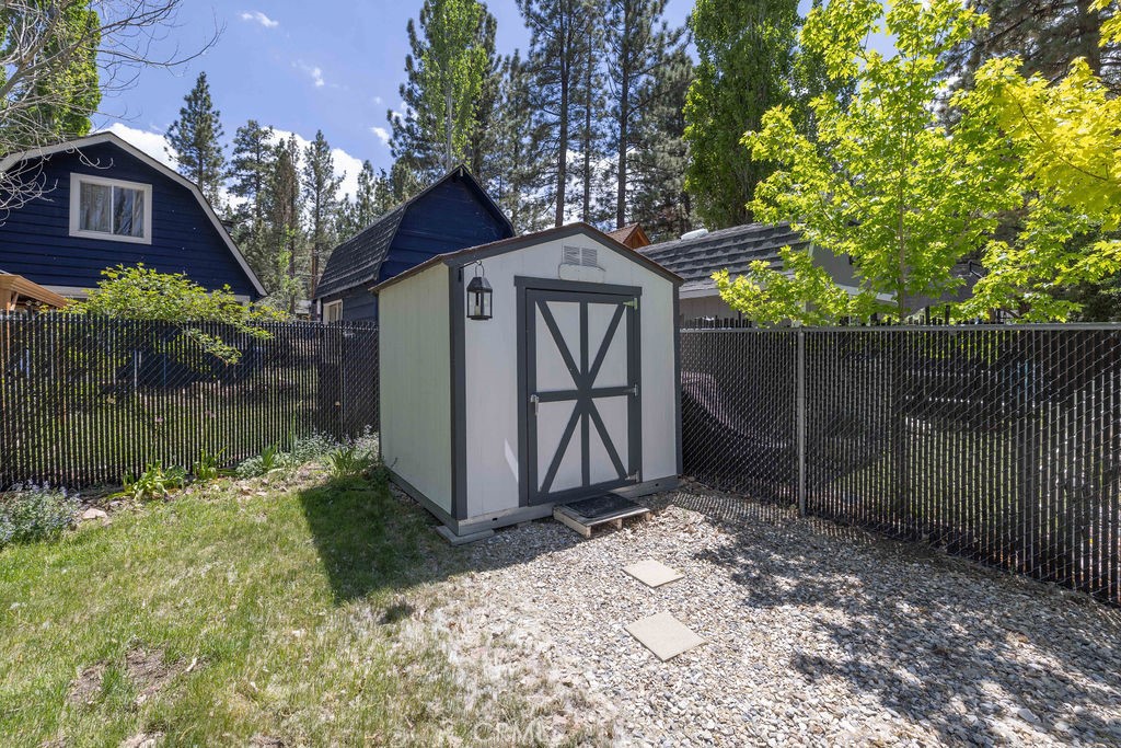 1012 E Fairway Boulevard Property Photo 21