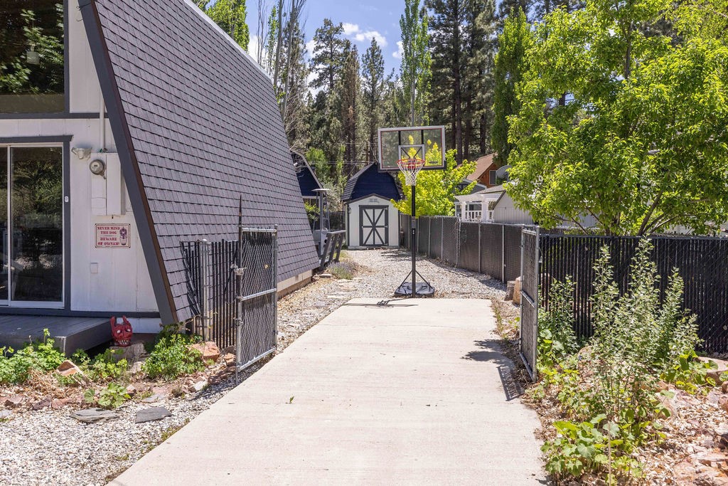 1012 E Fairway Boulevard Property Photo 24