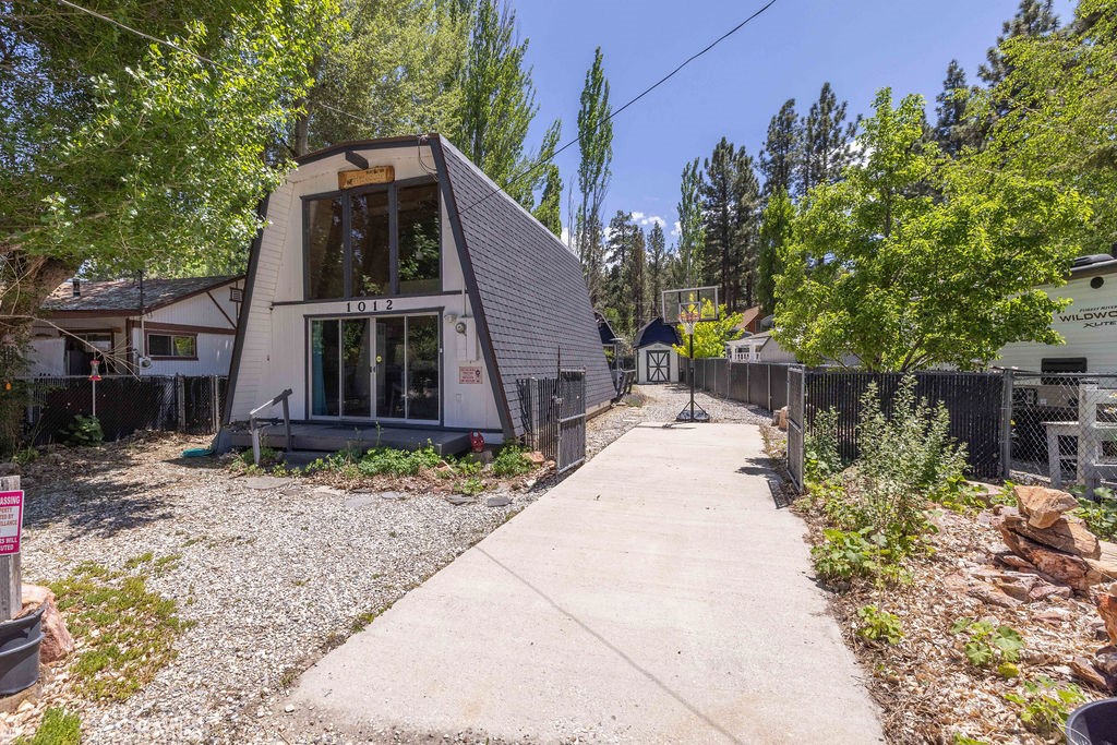 1012 E Fairway Boulevard Property Photo 25