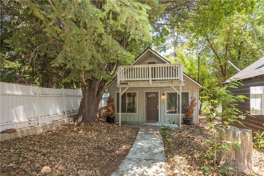989 Cameron Drive Property Photo 1