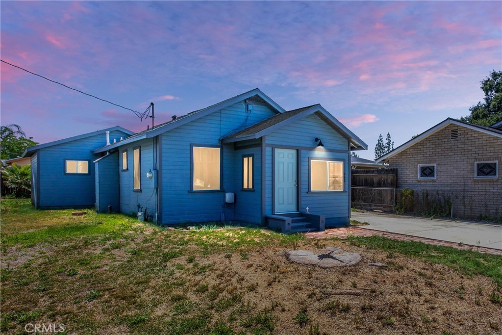 963 Avenue B Property Photo 1