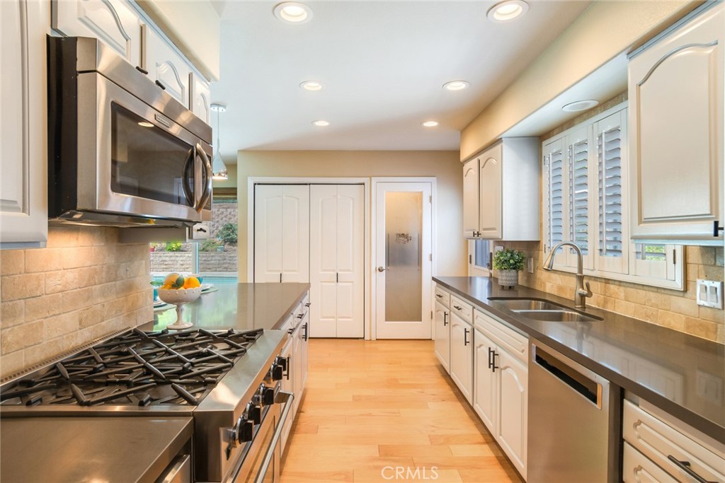 1435 Elizabeth Street Property Photo 16
