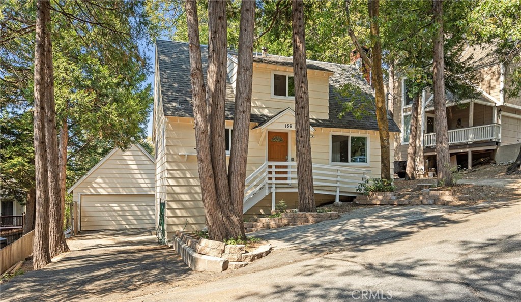 186 Hemlock Drive Property Photo 1