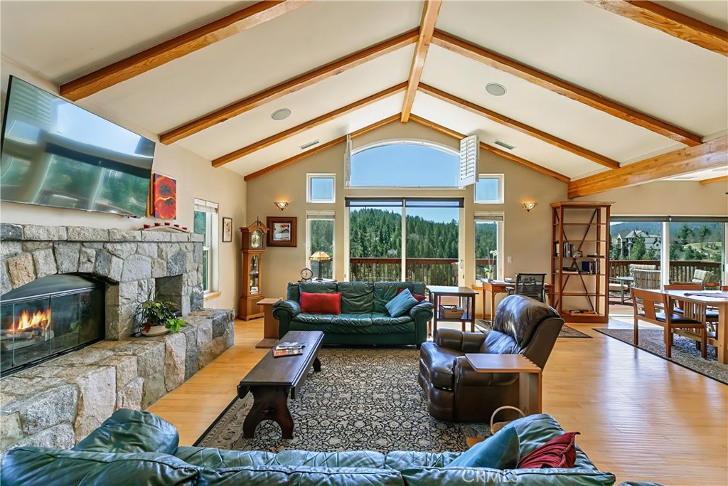 26855 Inyo Court Property Photo 4
