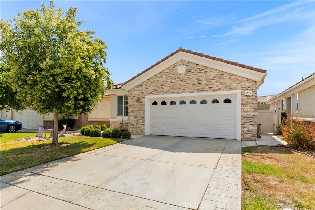 1729 Desert Poppy Lane Property Photo 1