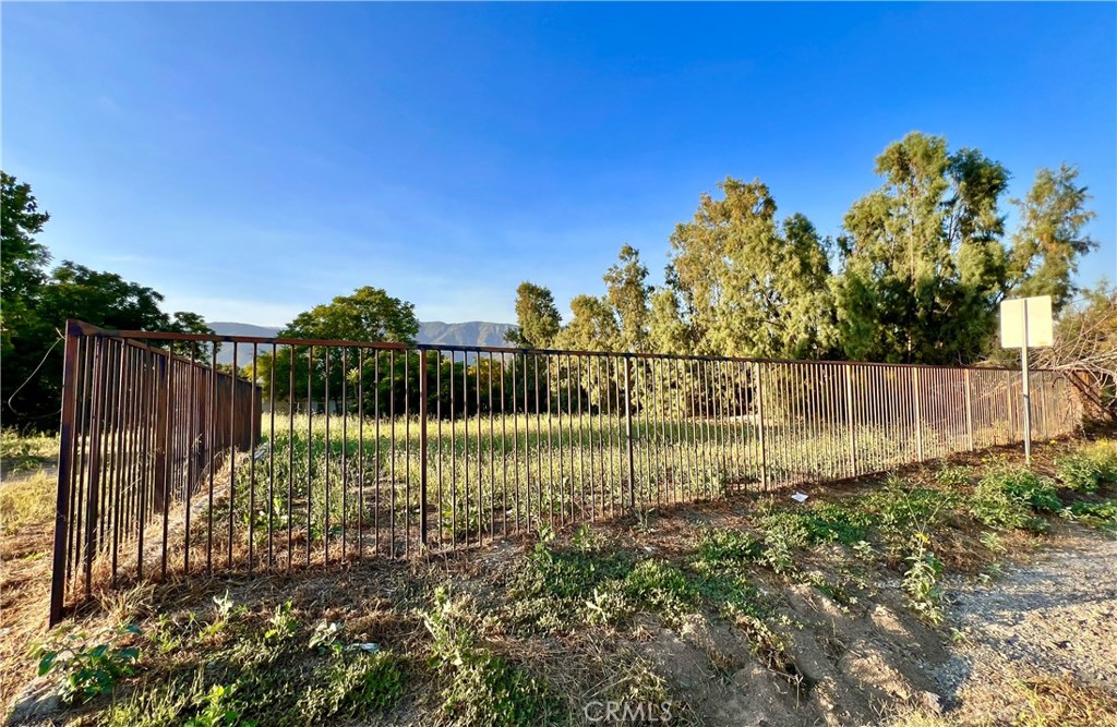 1040 W 48th Street Property Photo 2