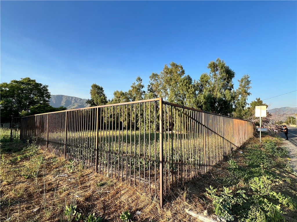1040 W 48th Street Property Photo 3