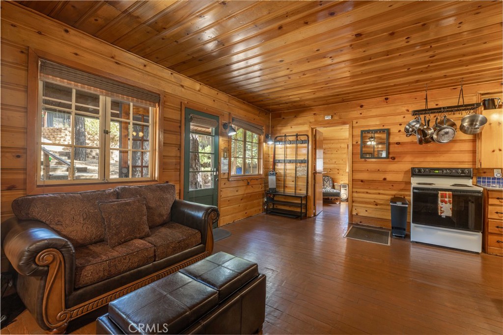 796 Silver Tip Drive Property Photo 4